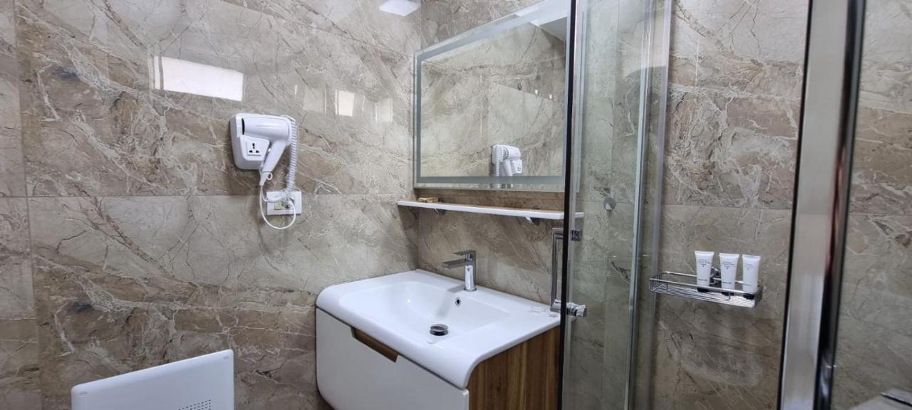 Aaa Apartment Берат Екстериор снимка